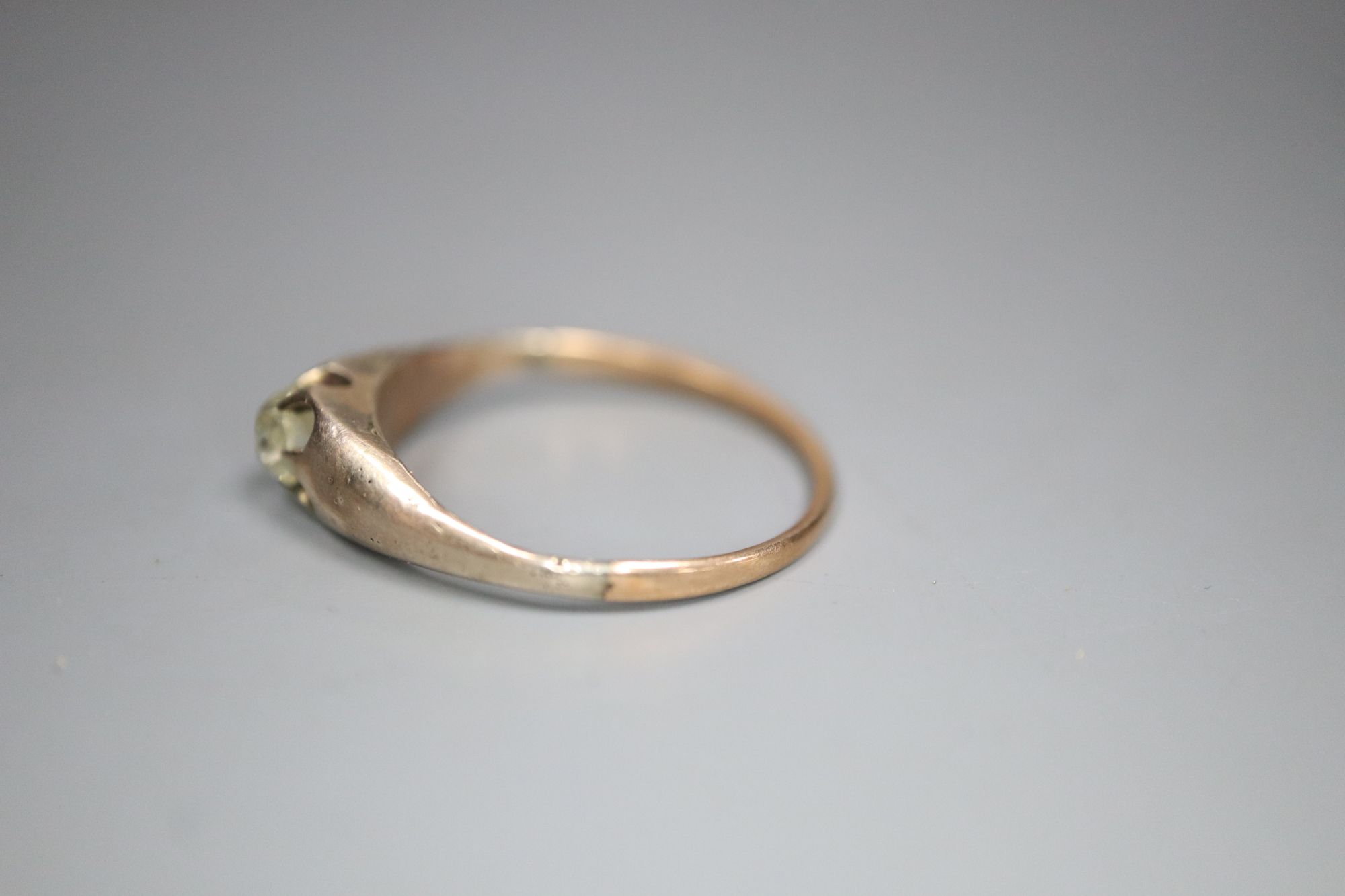 An Edwardian gold claw set solitaire diamond ring